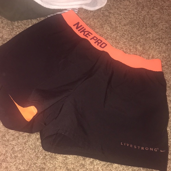 Nike Livestrong shorts - Picture 1 of 3
